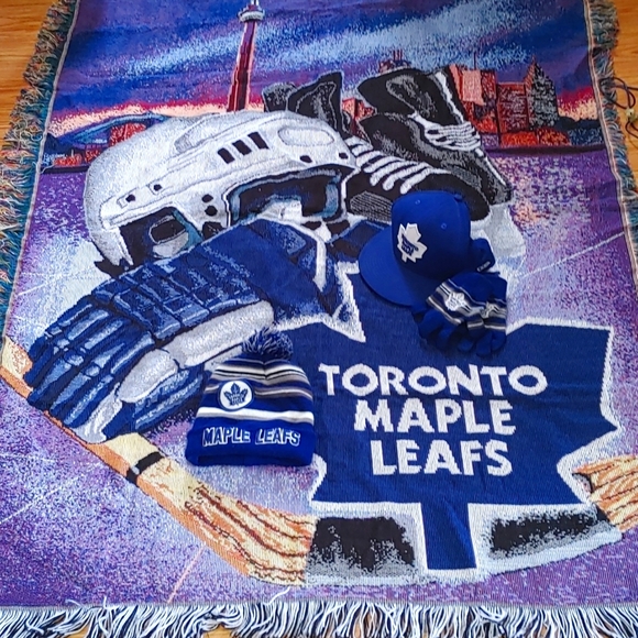 TORONTO MAPLE LEAFS RUG+HATS + GLOVES - Picture 5 of 10